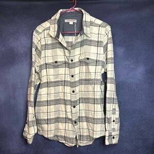 Outerknown flannel shirt brand new. Excellent condition.